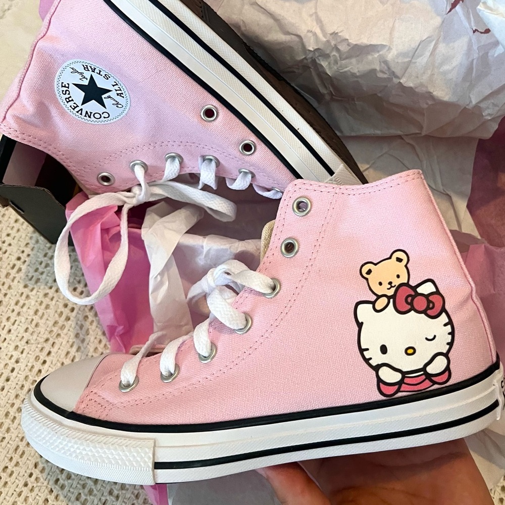 NWT Kids Hello Kitty Sanrio Pink Converse